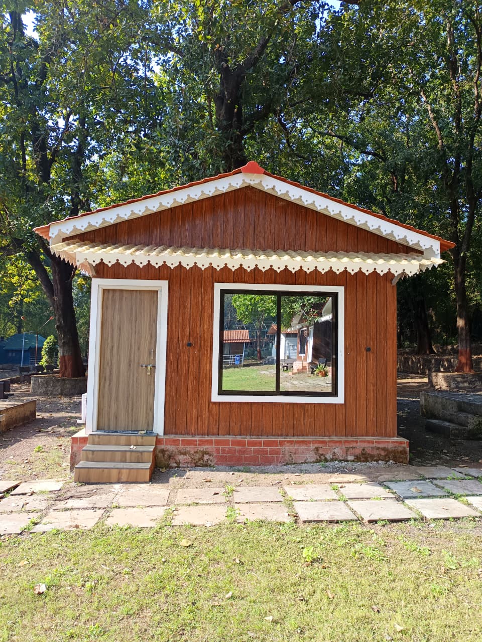 Deluxe Hut – Non A/C